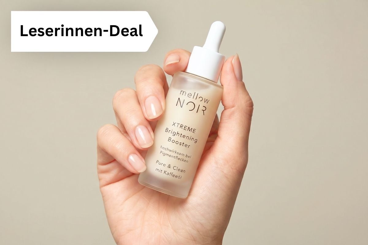 Hand hält den XTREME Brightening Booster von mellow NOIR